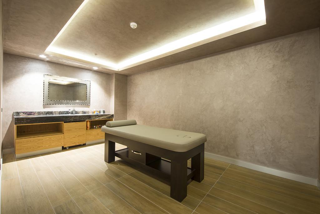 Hotel Ramada By Wyndham Gemli̇K Gemlik Exteriér fotografie